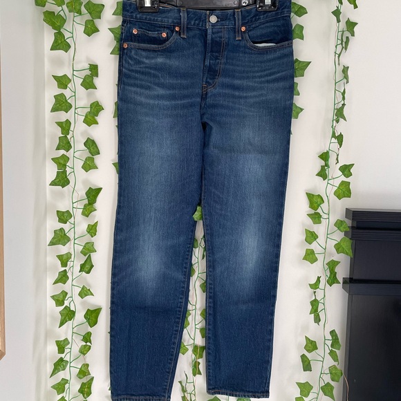 Levis Wedgie Jean